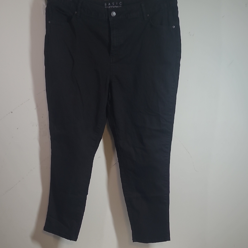 Basic Editions Black Ankle Cropped Jeans